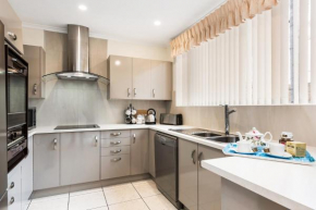 Adelaide Style Accommodation-Close to City-North Adelaide-3 Bdrm- FREE Parking